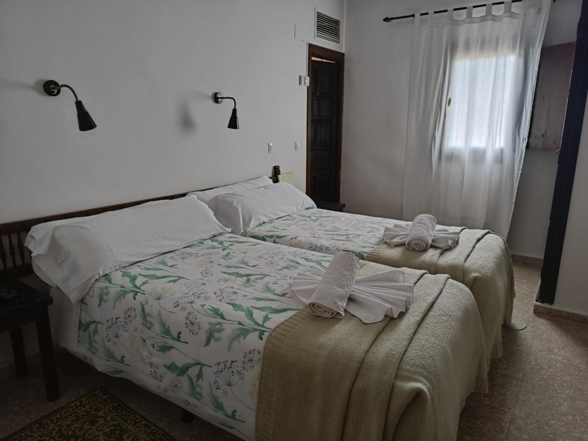Hotel Rural Don Burguillo 엘 티엠블로 외부 사진